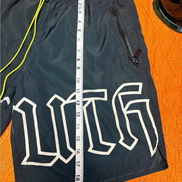 Forever 21 Black Youth Graphic Shorts - Picture 3 of 7